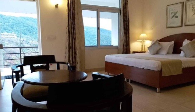 Home in the Hills Resort & Restaurant