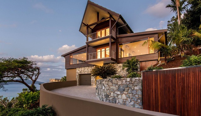 Horizons in Hamilton Island