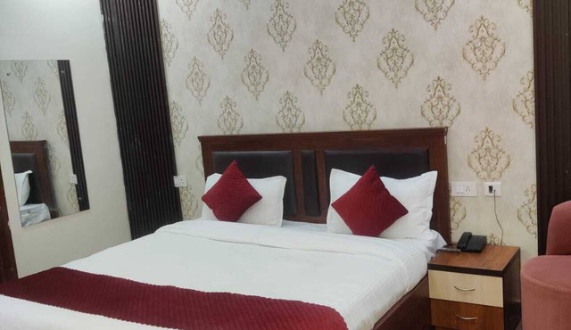 Hotel Aastha Shree Dham