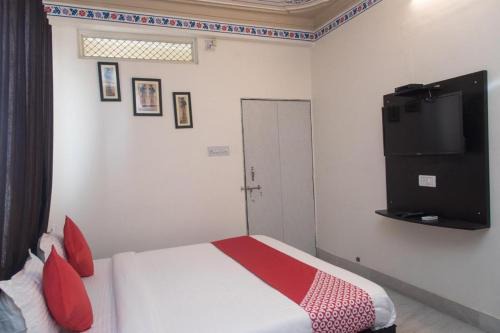 Hotel Amrapali UDAIPUR BEST GORUP BOOKING HOTEL NEAR CA CIRCLE
