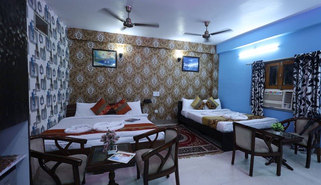 Hotel Anand Lok