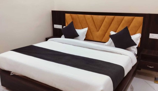 Hotel Aryanandan - Near Ram Mandir