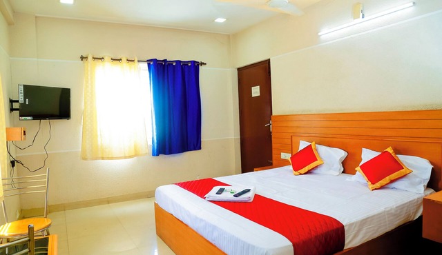 Hotel Breezeland - Erode Railway Station in Erode