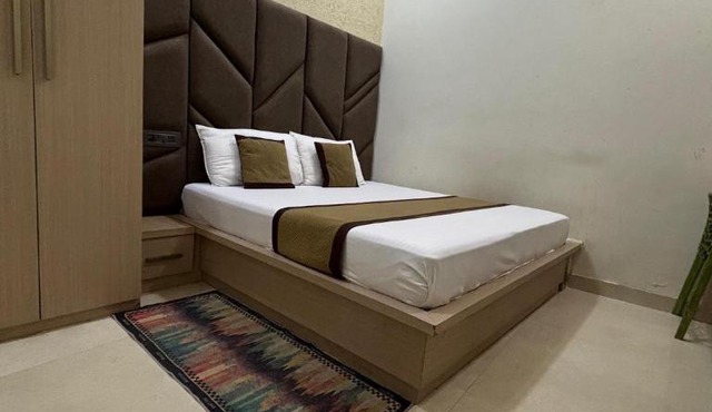 Hotel CHV Residency in Govardhan