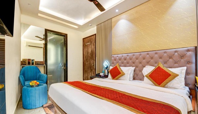 Hotel Coral Plaza - Near Connaught Place