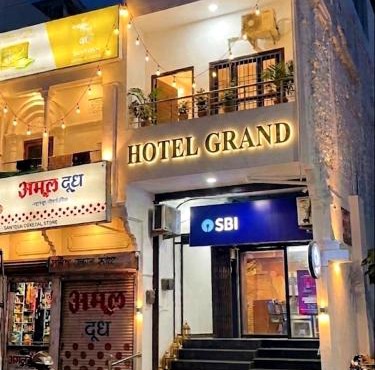Hotel Grand - 600 Meters From Kaal Bhairav Temple & 700 meters from Kashi Vishwanath Temple