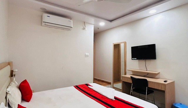 HOTEL INDRALOK INN