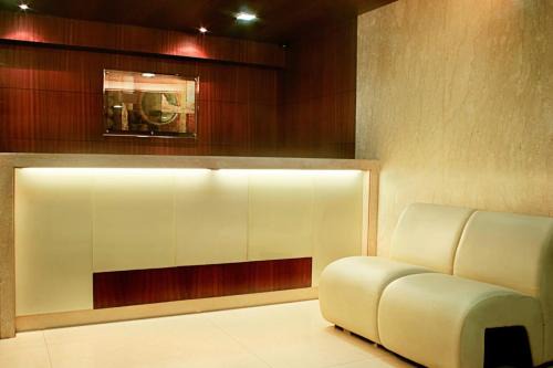 Hotel Lucky Near BKC