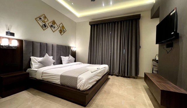 Hotel Majestic Grand By MNG Rooms