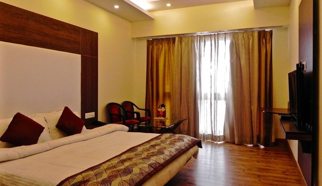 Hotel Mall Palace in Dehradun