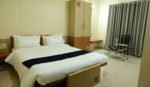 Hotel Matrix Inn in Rajgurunagar