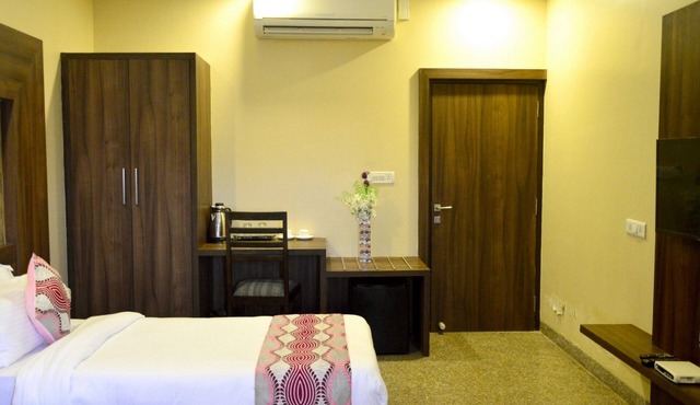 Hotel Neelam Paradise in Jaipur