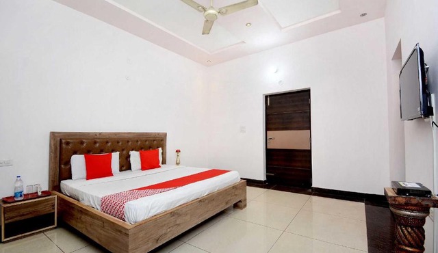 Hotel O DS Royal Guest House in Ludhiana