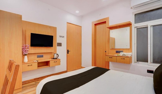 Hotel O Grand Crown