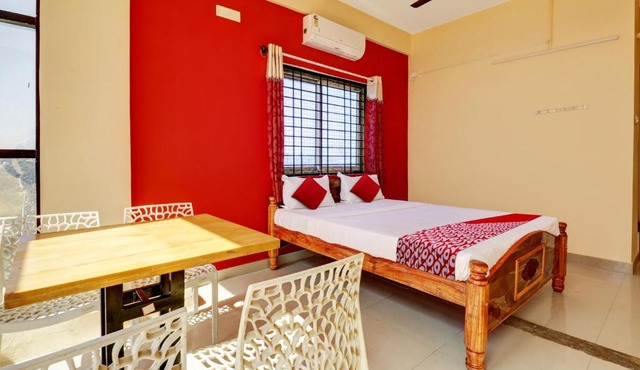 Hotel O S.L.V Boarding & Lodging