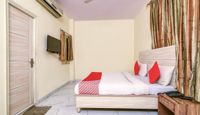Hotel O Vishwakarma Palace