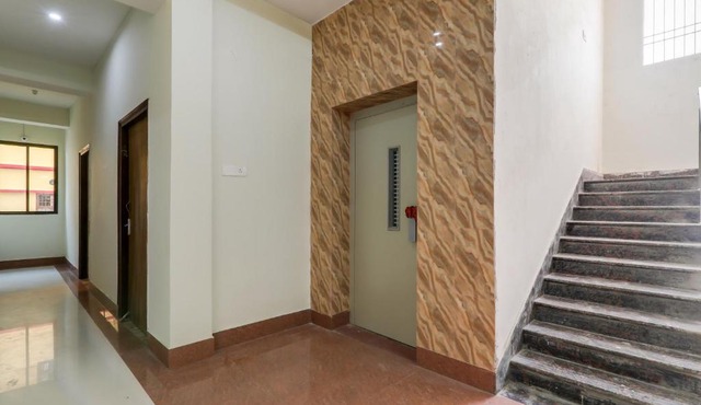 Hotel O White House