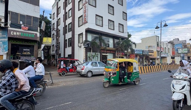 Hotel Ozas Grand in Varanasi
