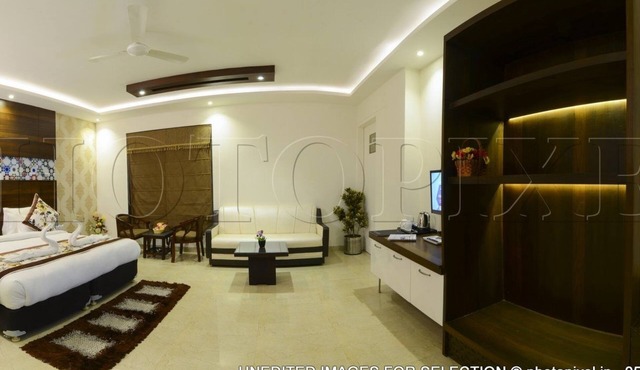Hotel Palm Galaxy in Etmadpur