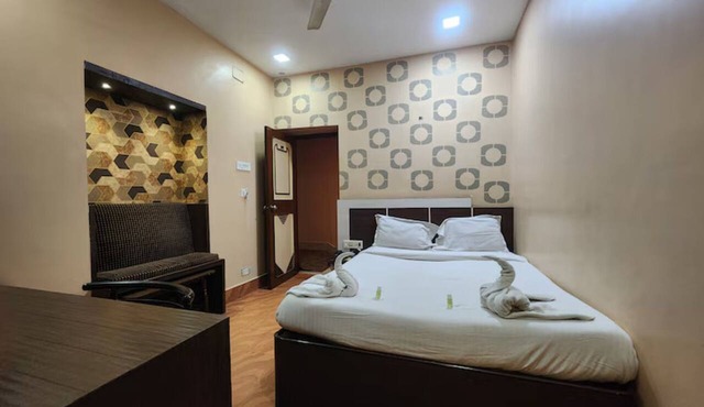 Hotel Pushpak International in Kolkata