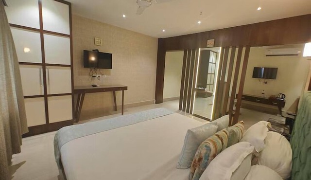Hotel Radhika Regency