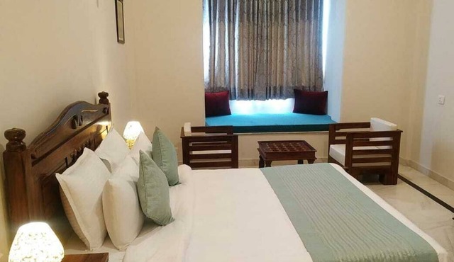 Hotel Raj Bagh Palace