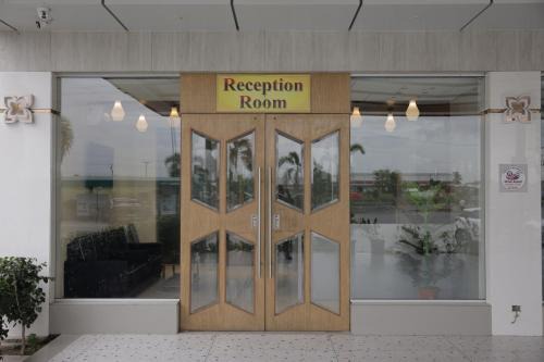 Hotel Rangoli - 10 min from Palsana chowk