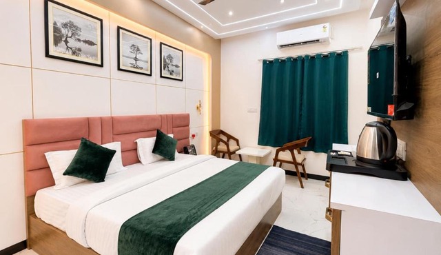 Hotel Royal Awadh Near Shree Ram Mandir Ayodhya