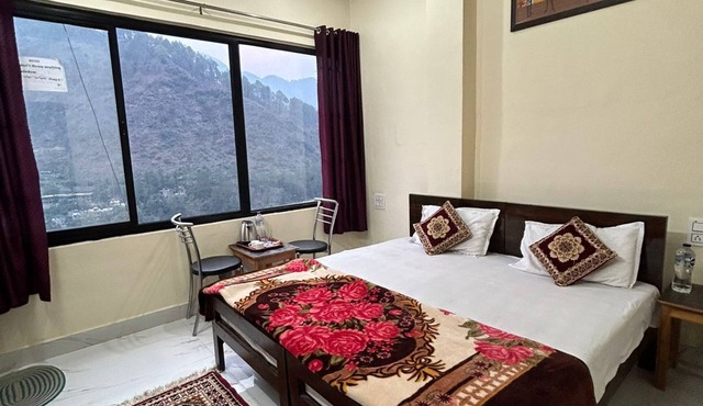 Hotel Royal Sainik in Bhatwari