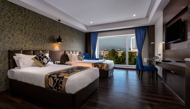 Hotel Saffron Crest