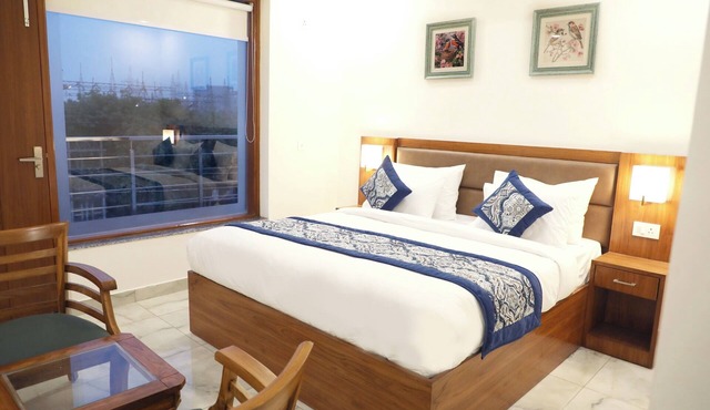 Hotel Sandal Tree Express in Noida