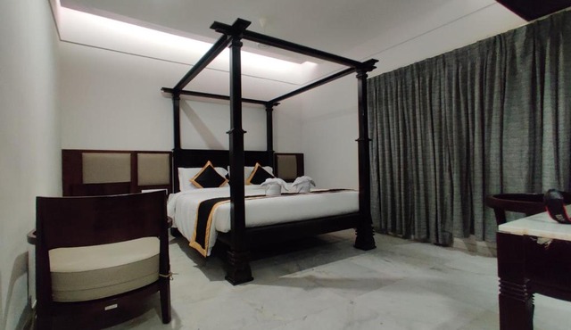 Hotel Saratharajans