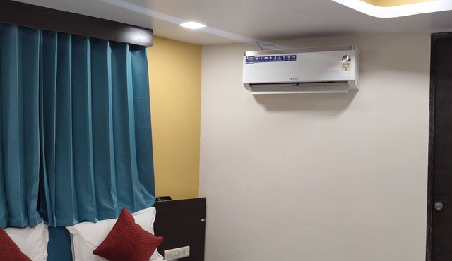 HOTEL SAROVAR GRAND