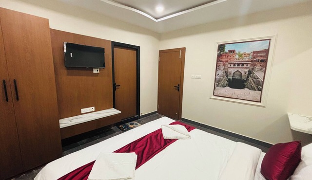 Hotel Sayari Inn