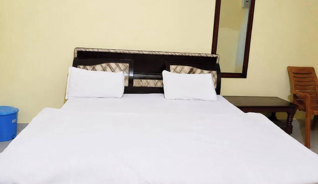 Hotel Shumangalam & Banquet Hall Banbasa in Purnagiri