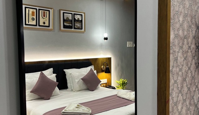 Hotel Siaan Palace in Surat