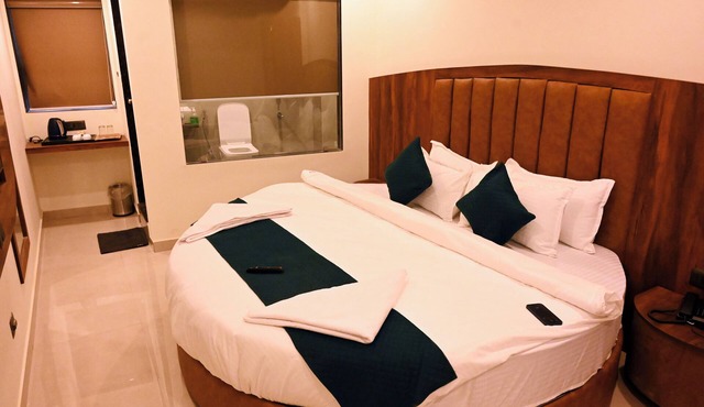 HOTEL SOUTH FOREST in Sulthan Bathery