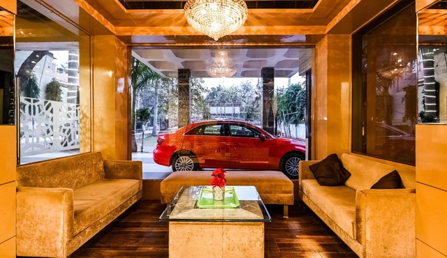 Hotel Surpin Palace