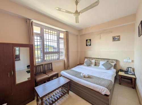 Hotel Swetamber 100-meters from MG Marg
