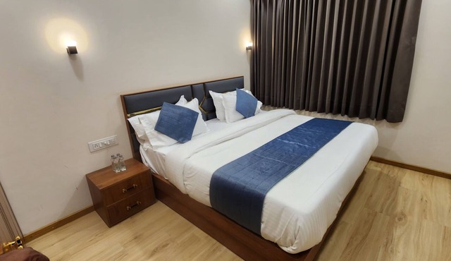 Hotel The Aeraj in Ahmedabad