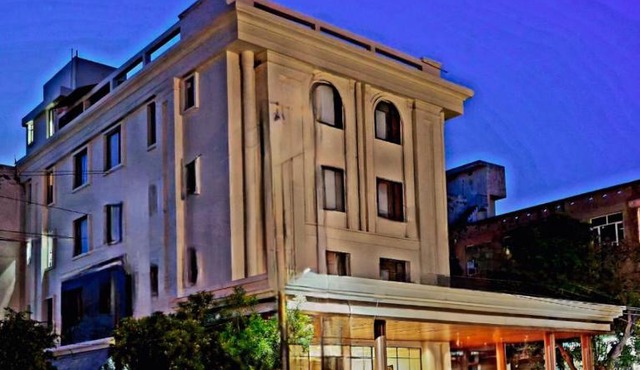 Hotel The Marque Mathura in Mathura