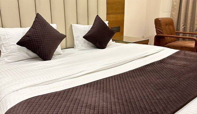 Hotel The Vijay Paradise