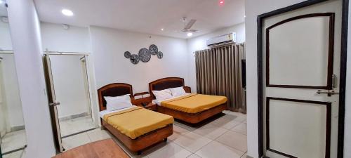 HOTEL TIRTH