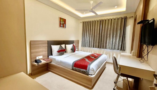 Hotel Tripple Tree - Near Ganga Ram & BLK Hospital - Karol Bagh