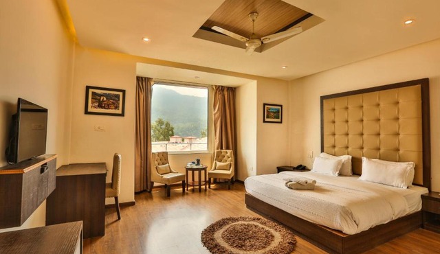 Hotel Vasundhara Palace in Rishīkesh