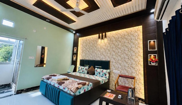 Hotel Vishnu Priya Ayodhya