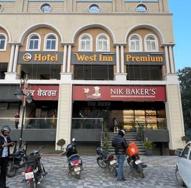 Hotel West Inn Premium in Kharar