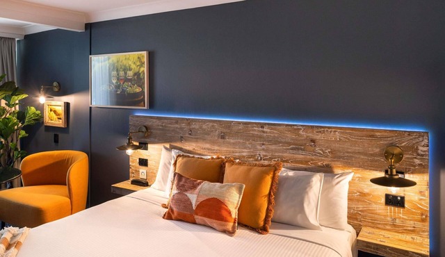 ibis Styles Orange in Orange