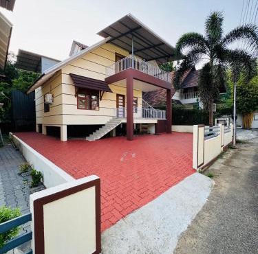 Iconic villas by ROYAL VILLAS in Athirappilly