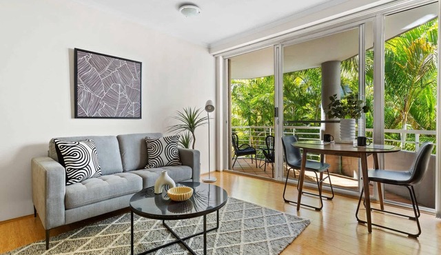 Idyllic Studio by University Campuses in Chippendale